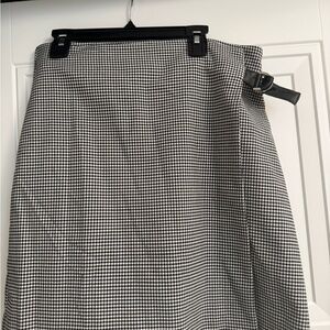 Ann Taylor Black and White Houndstooth Skirr
